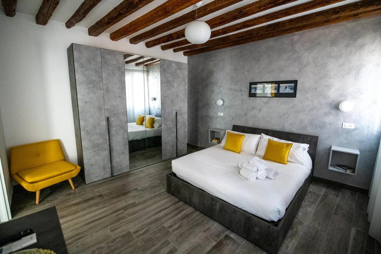 Apartment Yellow Garden Venice